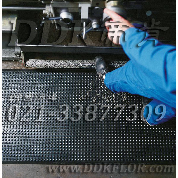 如何杜絕車間機器下面地上油污？機床地面油污來源分析及其對策簡述。