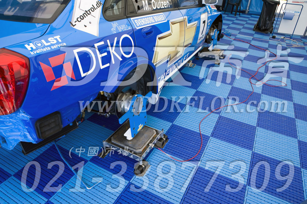 深藍(lán)+淺藍(lán)（1）_雪佛蘭汽車維修車間地板樣板圖片,帝肯(DDK)_7000_9979（維修車間地面材料）效果圖，pe戶外地板,pp防滑墊,塑料拼接地板,塑料拼裝地板,室外拼接地墊,室外鏤空拼裝地板,拼接地板,拼接式地墊,拼裝地墊,拼接式防滑墊,拼裝地板,拼裝地膠,模塊拼接式門墊,PVC拼接地墊,維修車間地板,車展地膠,車庫(kù)地板,車庫(kù)地墊,車庫(kù)地膠,車用防滑墊,車展地板,停車場(chǎng)防滑墊