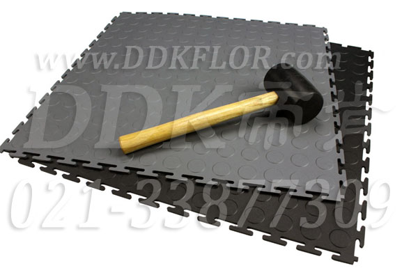 黑色+灰色組合樣板圖片,帝肯(DDK)_2000_9979(工業(yè)廠房車間地面材料)效果圖,安全通道用地板,工業(yè)pvc地板,pvc工業(yè)地板,工業(yè)地板磚,工業(yè)地板,工業(yè)地板膠,工業(yè)地膠,工業(yè)塑膠地板,工業(yè)橡膠地板,工業(yè)防滑墊,pvc承重地板,耐重壓地板,工廠車間地膠,工廠車間地板革,車間pvc地板,車間塑膠地板,車間用地板膠,車間地板磚,車間地板,車間防砸地板,車間地膠墊,車間地面膠皮,倉(cāng)庫(kù)防潮地膠,倉(cāng)庫(kù)地板,防潮地板,防潮板,塑料拼裝地板,塑料拼接地板,塑料橡膠地毯,塑料地板,叉車地板