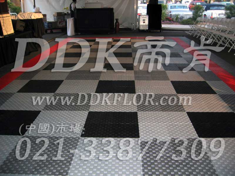 黑灰紅三色相拼展會(huì)展示地面樣板圖片,帝肯(DDK)_3000_680(展會(huì)地板材料)效果圖 黑灰紅三色相拼展會(huì)展示地面樣板圖片,帝肯(DDK)_3000_680(展會(huì)地板材料)效果圖,會(huì)展地板,可拼接展會(huì)塑膠地板,展會(huì)地板,展會(huì)地膠,展廳塑料格柵,展廳展車地墊,展臺(tái)地板,展銷會(huì)專用地板,摩托車展臺(tái),汽車4s店卡扣展示板,汽車展廳地墊,汽車展廳地板,汽車展臺(tái),汽車展示地墊,車型展示板,車展地板,車展地膠,移動(dòng)篷房用地