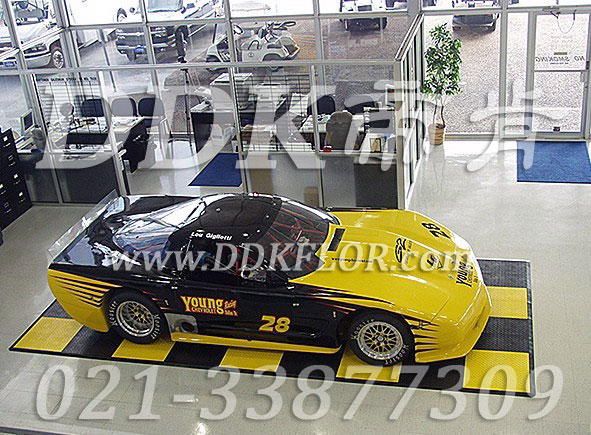 黑黃相間_4S店汽車展示地面使用樣板圖片,帝肯(DDK)_3000_680(展會(huì)地板材料)效果圖 黑黃相間_4S店汽車展示地面使用樣板圖片,帝肯(DDK)_3000_680(展會(huì)地板材料)效果圖,會(huì)展地板,可拼接展會(huì)塑膠地板,展會(huì)地板,展會(huì)地膠,展廳塑料格柵,展廳展車地墊,展臺(tái)地板,展銷會(huì)專用地板,摩托車展臺(tái),汽車4s店卡扣展示板,汽車展廳地墊,汽車展廳地板,汽車展臺(tái),汽車展示地墊,車型展示板,車展地板,車展地膠,