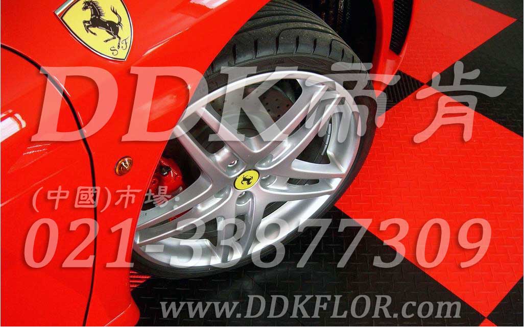 紅+黑_法拉利汽車展廳地面材料鋪裝樣板圖片,帝肯(DDK)_3000_680(展會(huì)地板材料)效果圖 紅+黑_法拉利汽車展廳地面材料鋪裝樣板圖片,帝肯(DDK)_3000_680(展會(huì)地板材料)效果圖,會(huì)展地板,可拼接展會(huì)塑膠地板,展會(huì)地板,展會(huì)地膠,展廳塑料格柵,展廳展車地墊,展臺(tái)地板,展銷會(huì)專用地板,摩托車展臺(tái),汽車4s店卡扣展示板,汽車展廳地墊,汽車展廳地板,汽車展臺(tái),汽車展示地墊,車型展示板,車展地板,車展地膠