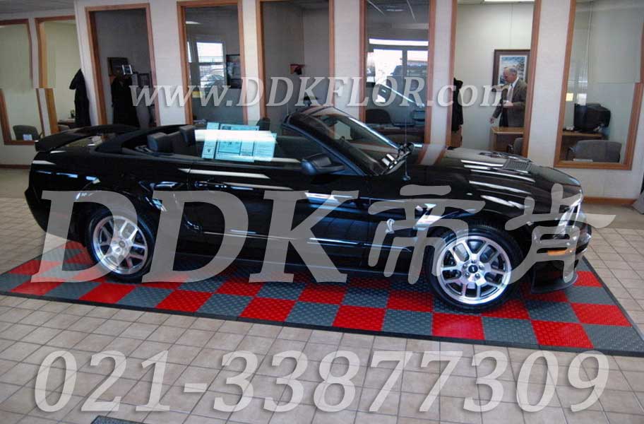 紅+灰_4S店汽車展廳地面地板材料樣板圖片,帝肯(DDK)_3000_680(展會(huì)地板材料)效果圖 紅+灰_4S店汽車展廳地面地板材料樣板圖片,帝肯(DDK)_3000_680(展會(huì)地板材料)效果圖,會(huì)展地板,可拼接展會(huì)塑膠地板,展會(huì)地板,展會(huì)地膠,展廳塑料格柵,展廳展車地墊,展臺(tái)地板,展銷會(huì)專用地板,摩托車展臺(tái),汽車4s店卡扣展示板,汽車展廳地墊,汽車展廳地板,汽車展臺(tái),汽車展示地墊,車型展示板,車展地板,車展地膠,