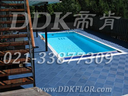 淺藍(lán)色平滑表面（2）_泳池周邊地面地墊樣板圖片,帝肯(DDK)_9013（Piz|廣場）效果圖，泳池地膠,泳池防滑地墊,泳池防滑地毯,游泳池防滑墊,游泳池防滑地膠,游泳池地墊