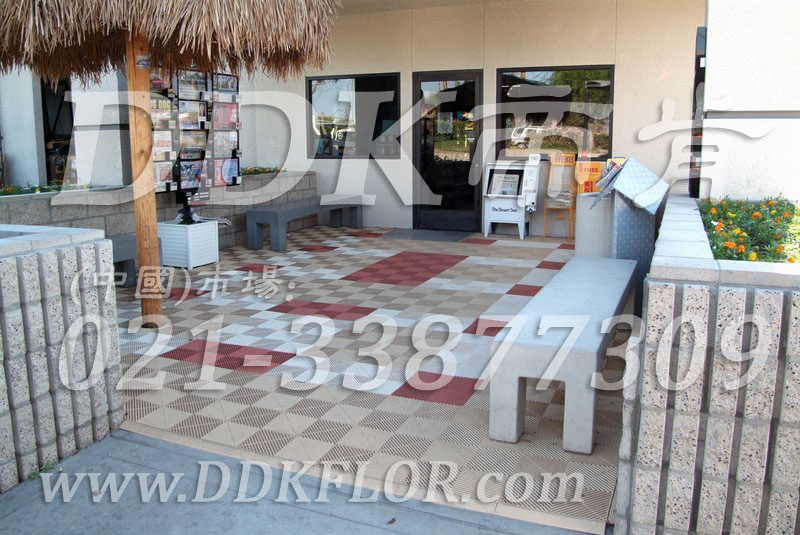 店外門口地面鋪裝_相拼色樣板圖片,帝肯(DDK)_8100_T550（室外花園地面材料）效果圖，戶外地磚,戶外地板,戶外花園地磚,pvc戶外地板,塑料戶外地板,幼兒園戶外地墊,幼兒園戶外地板,戶外地墊,戶外地毯,戶外地膠,戶外塑料地板,戶外塑膠地毯,戶外花園地板,戶外草坪地墊,戶外防滑墊,花園戶外地板,陽臺戶外地板,入戶花園地板,入戶花園地面,室外花園地磚,花園地板磚,露臺花園裝修,室外地板膠,室外地磚,室外地膠,室外塑料地板,室外塑膠地板,室外鏤空拼裝地板,室外防水地板,室外防滑地墊,室外生態(tài)地板,室外環(huán)保地板,室外防腐地板,室外陽臺地板,室外陽臺磚,室外露臺地磚,室外露臺裝修,幼兒園室外地膠