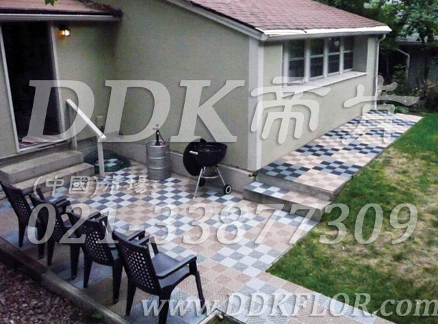 灰白+青色_別墅戶外地面材料樣板圖片,帝肯(DDK)_8100_T550（室外花園地面材料）效果圖，戶外地磚,戶外地板,戶外花園地磚,pvc戶外地板,塑料戶外地板,幼兒園戶外地墊,幼兒園戶外地板,戶外地墊,戶外地毯,戶外地膠,戶外塑料地板,戶外塑膠地毯,戶外花園地板,戶外草坪地墊,戶外防滑墊,花園戶外地板,陽臺戶外地板,入戶花園地板,入戶花園地面,室外花園地磚,花園地板磚,露臺花園裝修,室外地板膠,室外地磚,室外地膠,室外塑料地板,室外塑膠地板,室外鏤空拼裝地板,室外防水地板,室外防滑地墊,室外生態(tài)地板,室外環(huán)保地板,室外防腐地板,室外陽臺地板,室外陽臺磚,室外露臺地磚,室外露臺裝修,幼兒園室外地膠