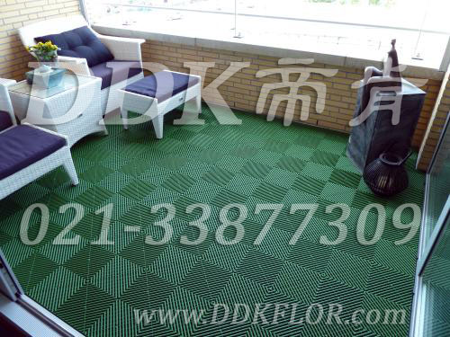綠色地板鋪設(shè)_室外露臺(tái)地板用材料樣板圖片,帝肯(DDK)_8100_T500（露天陽臺(tái)地面材料）效果圖,別墅陽臺(tái)地板,別墅陽臺(tái)裝修,室外陽臺(tái)地板,室外陽臺(tái)磚,室外露臺(tái)地磚,室外露臺(tái)裝修,舞臺(tái)地板,陽臺(tái)地板磚,陽臺(tái)地磚裝修,陽臺(tái)戶外地板,陽臺(tái)拼裝地板,陽臺(tái)裝修,露臺(tái)地板,露臺(tái)地磚,露臺(tái)地面裝修,露臺(tái)拼接地板,露臺(tái)花園裝修,露臺(tái)防滑地板,露臺(tái)防滑地磚,頂樓露臺(tái)裝修,室外生態(tài)地板,室外環(huán)保地板,室外防腐地板