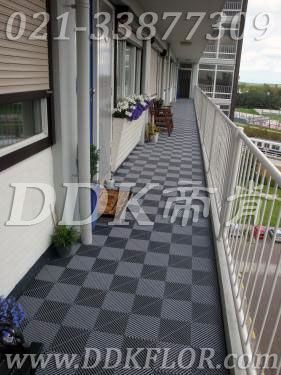 灰色_可拼式(1)_露天走廊地面用新型地板樣板圖片,帝肯(DDK)_8100_T500(露天陽(yáng)臺(tái)地面材料)效果圖, 灰色_可拼式(1)_露天走廊地面用新型地板樣板圖片,帝肯(DDK)_8100_T500(露天陽(yáng)臺(tái)地面材料)效果圖,走廊地板,走廊防滑墊,別墅陽(yáng)臺(tái)地板,別墅陽(yáng)臺(tái)裝修,室外陽(yáng)臺(tái)地板,室外陽(yáng)臺(tái)磚,室外露臺(tái)地磚,室外露臺(tái)裝修,舞臺(tái)地板,陽(yáng)臺(tái)地板磚,陽(yáng)臺(tái)地磚裝修,陽(yáng)臺(tái)戶外地板,陽(yáng)臺(tái)拼裝地板,陽(yáng)臺(tái)裝修,露臺(tái)地板,露臺(tái)地磚,露臺(tái)地面裝修,露臺(tái)拼接地板,露臺(tái)花園裝修,露臺(tái)防滑地板,露臺(tái)防滑地磚,頂樓露臺(tái)裝修,室外生態(tài)地板,室外環(huán)保地板,室外防腐地板