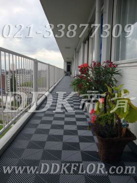 灰色_可拼式(3)_露天走廊地面用新型地板樣板圖片,帝肯(DDK)_8100_T500(露天陽(yáng)臺(tái)地面材料)效果圖, 灰色_可拼式(3)_露天走廊地面用新型地板樣板圖片,帝肯(DDK)_8100_T500(露天陽(yáng)臺(tái)地面材料)效果圖,走廊地板,走廊防滑墊,別墅陽(yáng)臺(tái)地板,別墅陽(yáng)臺(tái)裝修,室外陽(yáng)臺(tái)地板,室外陽(yáng)臺(tái)磚,室外露臺(tái)地磚,室外露臺(tái)裝修,舞臺(tái)地板,陽(yáng)臺(tái)地板磚,陽(yáng)臺(tái)地磚裝修,陽(yáng)臺(tái)戶外地板,陽(yáng)臺(tái)拼裝地板,陽(yáng)臺(tái)裝修,露臺(tái)地板,露臺(tái)地磚,露臺(tái)地面裝修,露臺(tái)拼接地板,露臺(tái)花園裝修,露臺(tái)防滑地板,露臺(tái)防滑地磚,頂樓露臺(tái)裝修,室外生態(tài)地板,室外環(huán)保地板,室外防腐地板
