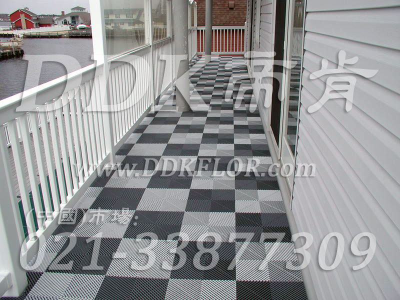 經(jīng)典灰色_可拼式（11）_露天走廊地面用新型地板樣板圖片,帝肯(DDK)_8100_T500（露天陽臺(tái)地面材料）效果圖,走廊地板,走廊防滑墊,別墅陽臺(tái)地板,別墅陽臺(tái)裝修,室外陽臺(tái)地板,室外陽臺(tái)磚,室外露臺(tái)地磚,室外露臺(tái)裝修,舞臺(tái)地板,陽臺(tái)地板磚,陽臺(tái)地磚裝修,陽臺(tái)戶外地板,陽臺(tái)拼裝地板,陽臺(tái)裝修,露臺(tái)地板,露臺(tái)地磚,露臺(tái)地面裝修,露臺(tái)拼接地板,露臺(tái)花園裝修,露臺(tái)防滑地板,露臺(tái)防滑地磚,頂樓露臺(tái)裝修,室外生態(tài)地板,室外環(huán)保地板,室外防腐地板 