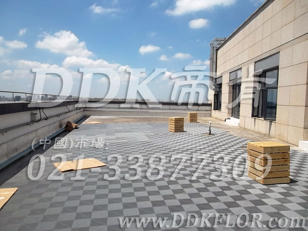 經(jīng)典灰色_拼裝組合（1）_室外涼臺(tái)地面用露天陽臺(tái)新型功能性涼臺(tái)地磚效果圖樣板圖片,帝肯(DDK)_8100_T500（露天陽臺(tái)地面材料）效果圖,涼臺(tái)地磚,別墅陽臺(tái)地板,別墅陽臺(tái)裝修,室外陽臺(tái)地板,室外陽臺(tái)磚,室外露臺(tái)地磚,室外露臺(tái)裝修,舞臺(tái)地板,陽臺(tái)地板磚,陽臺(tái)地磚裝修,陽臺(tái)戶外地板,陽臺(tái)拼裝地板,陽臺(tái)裝修,露臺(tái)地板,露臺(tái)地磚,露臺(tái)地面裝修,露臺(tái)拼接地板,露臺(tái)花園裝修,露臺(tái)防滑地板,露臺(tái)防滑地磚,頂樓露臺(tái)裝修,室外生態(tài)地板,室外環(huán)保地板,室外防腐地板