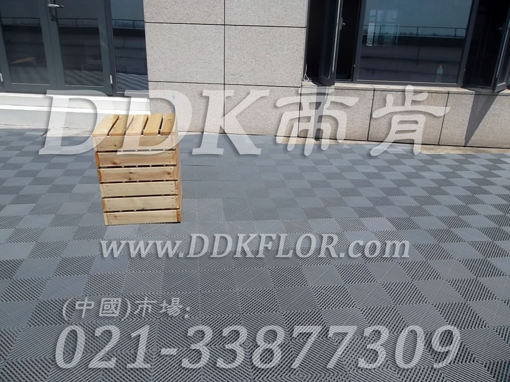 經(jīng)典灰色_拼裝組合(2)_室外涼臺(tái)地面用露天陽(yáng)臺(tái)新型功能性涼臺(tái)地磚效果圖樣板圖片,帝肯(DDK)_8100_T500(露天陽(yáng)臺(tái)地面材料)效果圖 經(jīng)典灰色_拼裝組合(2)_室外涼臺(tái)地面用露天陽(yáng)臺(tái)新型功能性涼臺(tái)地磚效果圖樣板圖片,帝肯(DDK)_8100_T500(露天陽(yáng)臺(tái)地面材料)效果圖,涼臺(tái)地磚,別墅陽(yáng)臺(tái)地板,別墅陽(yáng)臺(tái)裝修,室外陽(yáng)臺(tái)地板,室外陽(yáng)臺(tái)磚,室外露臺(tái)地磚,室外露臺(tái)裝修,舞臺(tái)地板,陽(yáng)臺(tái)地板磚,陽(yáng)臺(tái)地磚裝修,陽(yáng)臺(tái)戶外地板,陽(yáng)臺(tái)拼裝地板,陽(yáng)臺(tái)裝修,露臺(tái)地板,露臺(tái)地磚,露臺(tái)地面裝修,露臺(tái)拼接地板,露臺(tái)花園裝修,露臺(tái)防滑地板,露臺(tái)防滑地磚,頂樓露臺(tái)裝修,室外生態(tài)地板,室外環(huán)保地板,室外防腐地板