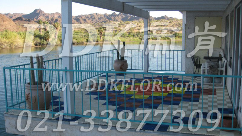 經(jīng)典灰色+多色_拼裝組合_室外涼臺(tái)地面用露天陽臺(tái)新型功能性涼臺(tái)地磚效果圖樣板圖片,帝肯(DDK)_8100_T500（露天陽臺(tái)地面材料）效果圖,涼臺(tái)地磚,別墅陽臺(tái)地板,別墅陽臺(tái)裝修,室外陽臺(tái)地板,室外陽臺(tái)磚,室外露臺(tái)地磚,室外露臺(tái)裝修,舞臺(tái)地板,陽臺(tái)地板磚,陽臺(tái)地磚裝修,陽臺(tái)戶外地板,陽臺(tái)拼裝地板,陽臺(tái)裝修,露臺(tái)地板,露臺(tái)地磚,露臺(tái)地面裝修,露臺(tái)拼接地板,露臺(tái)花園裝修,露臺(tái)防滑地板,露臺(tái)防滑地磚,頂樓露臺(tái)裝修,室外生態(tài)地板,室外環(huán)保地板,室外防腐地板