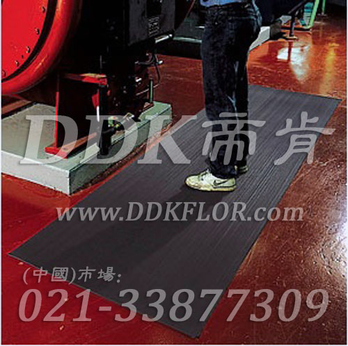 卷材黑色（11）_工廠車間用防滑耐磨地毯樣板圖片,帝肯(DDK)_S450_9979（工業(yè)車間地面防滑材料）效果圖,廠房地毯,廠房地膠,過道地毯,過道地墊,過道防滑墊,工廠車間地板革,維修車間地板,車間地墊,車間地毯,車間地膠墊,車間地面膠皮,車間塑料防滑墊,車間用地板膠,車間防滑地墊,車間防滑墊,車間防砸地板,工廠車間地膠,工業(yè)地毯,工業(yè)地膠,工業(yè)塑料地毯,工業(yè)地墊,工業(yè)地板膠,工業(yè)地板革,工業(yè)耐油地墊,工業(yè)走道地墊,工業(yè)防滑地毯,工業(yè)防滑墊,工廠地墊,工廠地毯,工廠地膠,工廠走道地墊,工業(yè)抗疲勞防滑墊,走道地墊,走道地毯,走道墊,塑料防滑地毯,橡膠地毯,耐壓耐磨地毯,走廊地毯,防滑地毯,防污地毯,防滑毯,防水地毯,防噪聲地毯,通道地毯,經濟型抗疲勞地墊,抗疲勞腳墊,抗疲勞地毯,防疲勞地膠,防疲勞地毯,耐磨地膠,工廠用橡膠地墊,工廠防滑地墊,工廠防滑墊,pvc防滑地毯,pvc防滑地膠,PVC地毯,pvc地膠,pvc塑料地毯,pvc塑膠地毯,流水線地墊