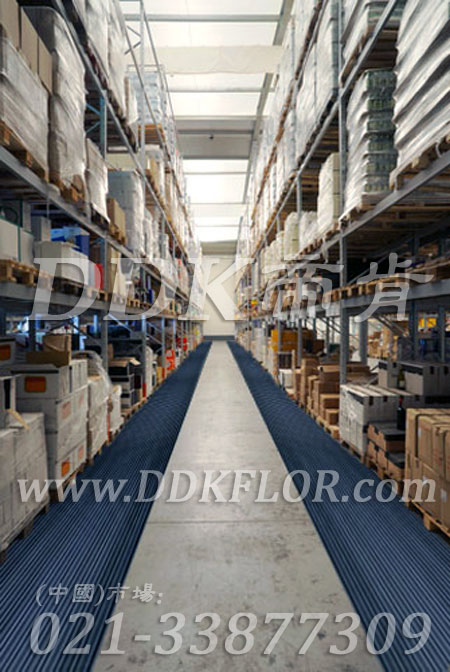 卷材黑色（16）_工廠車(chē)間用防滑耐磨地毯樣板圖片,帝肯(DDK)_S450_9979（工業(yè)車(chē)間地面防滑材料）效果圖,廠房地毯,廠房地膠,過(guò)道地毯,過(guò)道地墊,過(guò)道防滑墊,工廠車(chē)間地板革,維修車(chē)間地板,車(chē)間地墊,車(chē)間地毯,車(chē)間地膠墊,車(chē)間地面膠皮,車(chē)間塑料防滑墊,車(chē)間用地板膠,車(chē)間防滑地墊,車(chē)間防滑墊,車(chē)間防砸地板,工廠車(chē)間地膠,工業(yè)地毯,工業(yè)地膠,工業(yè)塑料地毯,工業(yè)地墊,工業(yè)地板膠,工業(yè)地板革,工業(yè)耐油地墊,工業(yè)走道地墊,工業(yè)防滑地毯,工業(yè)防滑墊,工廠地墊,工廠地毯,工廠地膠,工廠走道地墊,工業(yè)抗疲勞防滑墊,走道地墊,走道地毯,走道墊,塑料防滑地毯,橡膠地毯,耐壓耐磨地毯,走廊地毯,防滑地毯,防污地毯,防滑毯,防水地毯,防噪聲地毯,通道地毯,經(jīng)濟(jì)型抗疲勞地墊,抗疲勞腳墊,抗疲勞地毯,防疲勞地膠,防疲勞地毯,耐磨地膠,工廠用橡膠地墊,工廠防滑地墊,工廠防滑墊,pvc防滑地毯,pvc防滑地膠,PVC地毯,pvc地膠,pvc塑料地毯,pvc塑膠地毯,流水線地墊