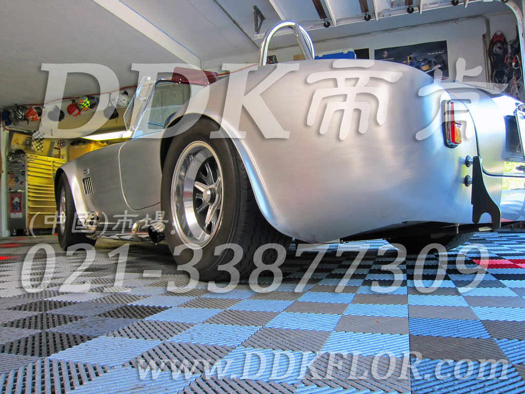 私人車庫(kù)地面鋪裝地板材料(1)_灰色樣板圖片,帝肯(DDK)_8100_C618(私人車庫(kù)地面材料)效果圖 私人車庫(kù)地面鋪裝地板材料(1)_灰色樣板圖片,帝肯(DDK)_8100_C618(私人車庫(kù)地面材料)效果圖,別墅私家車庫(kù)裝修,車庫(kù)pvc地板,車庫(kù)地坪,車庫(kù)地墊,車庫(kù)地板,車庫(kù)地膠,車庫(kù)塑料地毯,車庫(kù)塑膠地板,車庫(kù)防滑墊