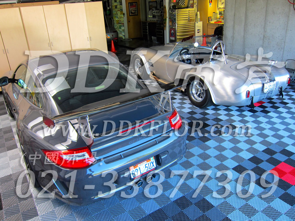 私人車庫(kù)地面鋪裝地板材料(3)_灰色樣板圖片,帝肯(DDK)_8100_C618(私人車庫(kù)地面材料)效果圖 私人車庫(kù)地面鋪裝地板材料(3)_灰色樣板圖片,帝肯(DDK)_8100_C618(私人車庫(kù)地面材料)效果圖,別墅私家車庫(kù)裝修,車庫(kù)pvc地板,車庫(kù)地坪,車庫(kù)地墊,車庫(kù)地板,車庫(kù)地膠,車庫(kù)塑料地毯,車庫(kù)塑膠地板,車庫(kù)防滑墊