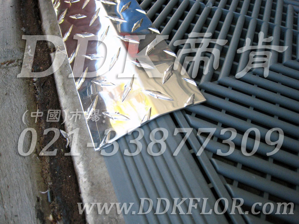 私人車庫(kù)地面鋪裝地板材料(14)_灰色組合樣板圖片,帝肯(DDK)_8100_C618(私人車庫(kù)地面材料)效果圖 私人車庫(kù)地面鋪裝地板材料(14)_灰色組合樣板圖片,帝肯(DDK)_8100_C618(私人車庫(kù)地面材料)效果圖,別墅私家車庫(kù)裝修,車庫(kù)pvc地板,車庫(kù)地坪,車庫(kù)地墊,車庫(kù)地板,車庫(kù)地膠,車庫(kù)塑料地毯,車庫(kù)塑膠地板,車庫(kù)防滑墊