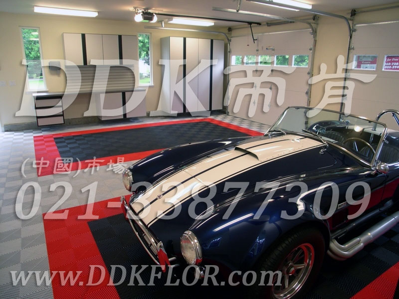 私人車庫(kù)地面鋪裝地板材料(28)_紅加灰和黑色組合樣板圖片,帝肯(DDK)_8100_C618(私人車庫(kù)地面材料)效果圖 私人車庫(kù)地面鋪裝地板材料(28)_紅加灰和黑色組合樣板圖片,帝肯(DDK)_8100_C618(私人車庫(kù)地面材料)效果圖,別墅私家車庫(kù)裝修,車庫(kù)pvc地板,車庫(kù)地坪,車庫(kù)地墊,車庫(kù)地板,車庫(kù)地膠,車庫(kù)塑料地毯,車庫(kù)塑膠地板,車庫(kù)防滑墊