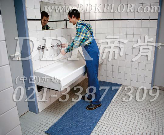 藍(lán)色_衛(wèi)生間洗手臺地面通道防滑防護直紋網(wǎng)格毯（5）樣板圖片,帝肯(DDK)_1900_338（衛(wèi)生間洗手間地面防滑材料）效果圖，廁所防滑墊,公共衛(wèi)生間塑料地毯,衛(wèi)生間地墊,衛(wèi)生間地板隔水墊,衛(wèi)生間地膠,衛(wèi)生間塑料地板,衛(wèi)生間防水地墊,衛(wèi)生間防水墊,衛(wèi)生間防滑地墊,衛(wèi)生間防滑墊,衛(wèi)生間防滑地毯,洗手間地墊,洗澡間防滑墊,洗浴防滑墊,洗手間防滑墊,洗手間防滑地毯