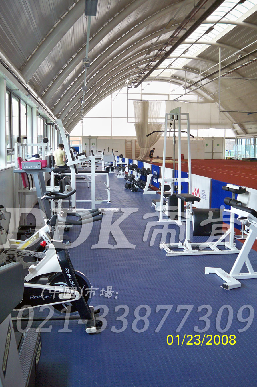 室內(nèi)健身房運(yùn)動(dòng)地面材料(12)_藍(lán)色樣板圖片,帝肯(DDK)_2000_3020(健身房地面鋪裝材料)效果圖 室內(nèi)健身房運(yùn)動(dòng)地面材料(12)_藍(lán)色樣板圖片,帝肯(DDK)_2000_3020(健身房地面鋪裝材料)效果圖,健身房pvc塑膠地板,健身房地墊,健身房地板,健身房地板膠,健身房地毯,健身房地膠,健身房橡膠地板,健身房防震地墊,運(yùn)動(dòng)地墊,運(yùn)動(dòng)地板,運(yùn)動(dòng)地膠