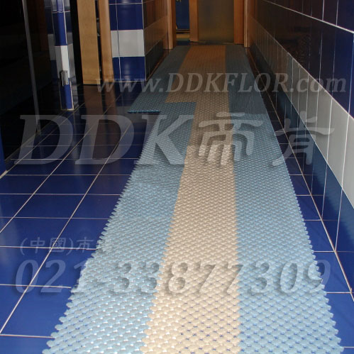水蘭色加白色_桑拿休閑池邊防滑鋪地材料(11)樣板圖片,帝肯(DDK)_8200_337效果圖, 水蘭色加白色_桑拿休閑池邊防滑鋪地材料(11)樣板圖片,帝肯(DDK)_8200_337效果圖,衛(wèi)浴防滑墊,洗浴防滑墊,洗澡間防滑墊,浴室pvc格柵地板,浴室地墊,浴室地板,浴室地板磚,浴室地毯,浴室地磚,浴室地膠,浴室墊,浴室防滑地墊,浴室防滑地板,浴室防滑地磚,浴室防滑地膠,浴室防滑墊,浴室防滑疏水磚,浴池防滑地墊,浴池防滑墊,淋浴房防滑墊