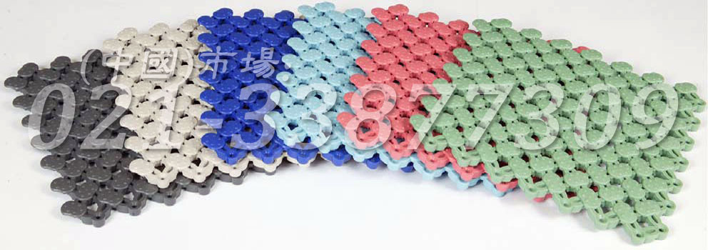 灰藍(lán)綠紅多色色_橢圓表面_互扣式網(wǎng)孔防滑地膠（6）樣板圖片，帝肯(DDK)_8200（ODL|達(dá)喜）效果圖，工業(yè)用格柵地墊,浴室pvc格柵地板,柵格地墊,排水地墊,pvc防水地墊,塑膠透水地板,衛(wèi)生間地板隔水墊,衛(wèi)生間地墊,衛(wèi)浴防滑墊,衛(wèi)生間防水地墊,衛(wèi)生間防滑地墊,衛(wèi)生間防滑墊,衛(wèi)生間地膠,漏水地墊,漏水地膠,排水防滑墊,排水地板,疏水墊,疏水板,疏水磚,疏水防滑地墊,疏水防滑墊,耐油耐水地墊,漏水防滑墊,疏水地墊,疏水地毯,疏水地席,浴室防滑疏水磚,透水地墊,透水地板膠墊,透水防滑塑膠地墊,防水地墊,防水地毯,防水地膠墊,防水墊,防水防滑墊,防滑隔水墊,隔水地墊,隔水地板,隔水材料,泄水型地板磚,PVC拼接地墊,塑料拼接地板,拼接式防滑墊,拼接式地墊,拼裝地墊,拼裝地膠,防滑拼墊,泳池地膠,泳池防滑地墊,泳池防滑地毯,洗手間地墊,洗手間防滑地毯,洗手間防滑墊,洗浴防滑墊,洗澡間防滑墊,游泳池地墊,游泳池防滑地膠,游泳池防滑墊,游泳館防滑墊,浴池防滑地墊,浴池防滑墊,浴室防滑地墊,浴室防滑地磚,浴室防滑地膠,浴室防滑墊,浴室地墊,浴室地板,浴室地板磚,浴室地毯,浴室地磚,浴室墊,淋浴房防滑墊