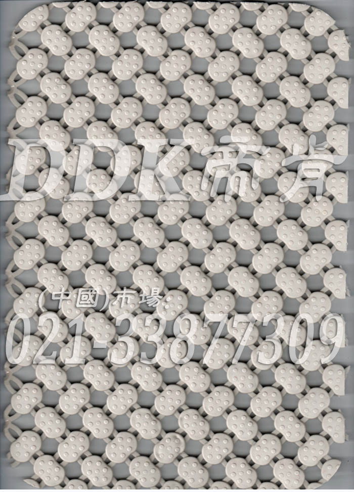卡其色_橢圓表面_互扣式網(wǎng)孔防滑地膠（7）樣板圖片，帝肯(DDK)_8200（ODL|達(dá)喜）效果圖，工業(yè)用格柵地墊,浴室pvc格柵地板,柵格地墊,排水地墊,pvc防水地墊,塑膠透水地板,衛(wèi)生間地板隔水墊,衛(wèi)生間地墊,衛(wèi)浴防滑墊,衛(wèi)生間防水地墊,衛(wèi)生間防滑地墊,衛(wèi)生間防滑墊,衛(wèi)生間地膠,漏水地墊,漏水地膠,排水防滑墊,排水地板,疏水墊,疏水板,疏水磚,疏水防滑地墊,疏水防滑墊,耐油耐水地墊,漏水防滑墊,疏水地墊,疏水地毯,疏水地席,浴室防滑疏水磚,透水地墊,透水地板膠墊,透水防滑塑膠地墊,防水地墊,防水地毯,防水地膠墊,防水墊,防水防滑墊,防滑隔水墊,隔水地墊,隔水地板,隔水材料,泄水型地板磚,PVC拼接地墊,塑料拼接地板,拼接式防滑墊,拼接式地墊,拼裝地墊,拼裝地膠,防滑拼墊,泳池地膠,泳池防滑地墊,泳池防滑地毯,洗手間地墊,洗手間防滑地毯,洗手間防滑墊,洗浴防滑墊,洗澡間防滑墊,游泳池地墊,游泳池防滑地膠,游泳池防滑墊,游泳館防滑墊,浴池防滑地墊,浴池防滑墊,浴室防滑地墊,浴室防滑地磚,浴室防滑地膠,浴室防滑墊,浴室地墊,浴室地板,浴室地板磚,浴室地毯,浴室地磚,浴室墊,淋浴房防滑墊