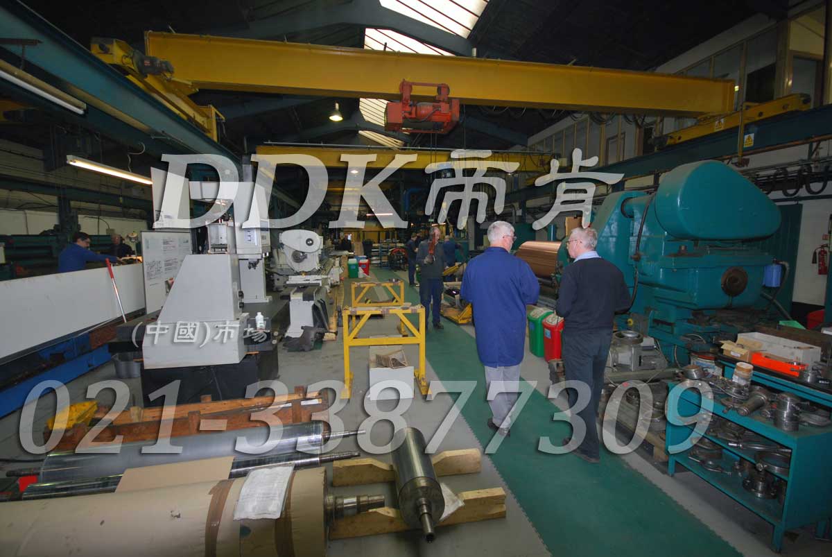 過重型車的廠房地面裝配式耐磨耐壓地板_灰色和綠色樣板圖片,帝肯(DDK)_2000_8979(廠房地面做法圖集)效果圖 過重型車的廠房地面裝配式耐磨耐壓地板_灰色和綠色樣板圖片,帝肯(DDK)_2000_8979(廠房地面做法圖集)效果圖,廠房地板材料,廠房地膠,廠房塑膠地板,廠房防滑地膠,工廠地板,工廠用塑料地板,工廠塑膠地板,工廠車間地板革