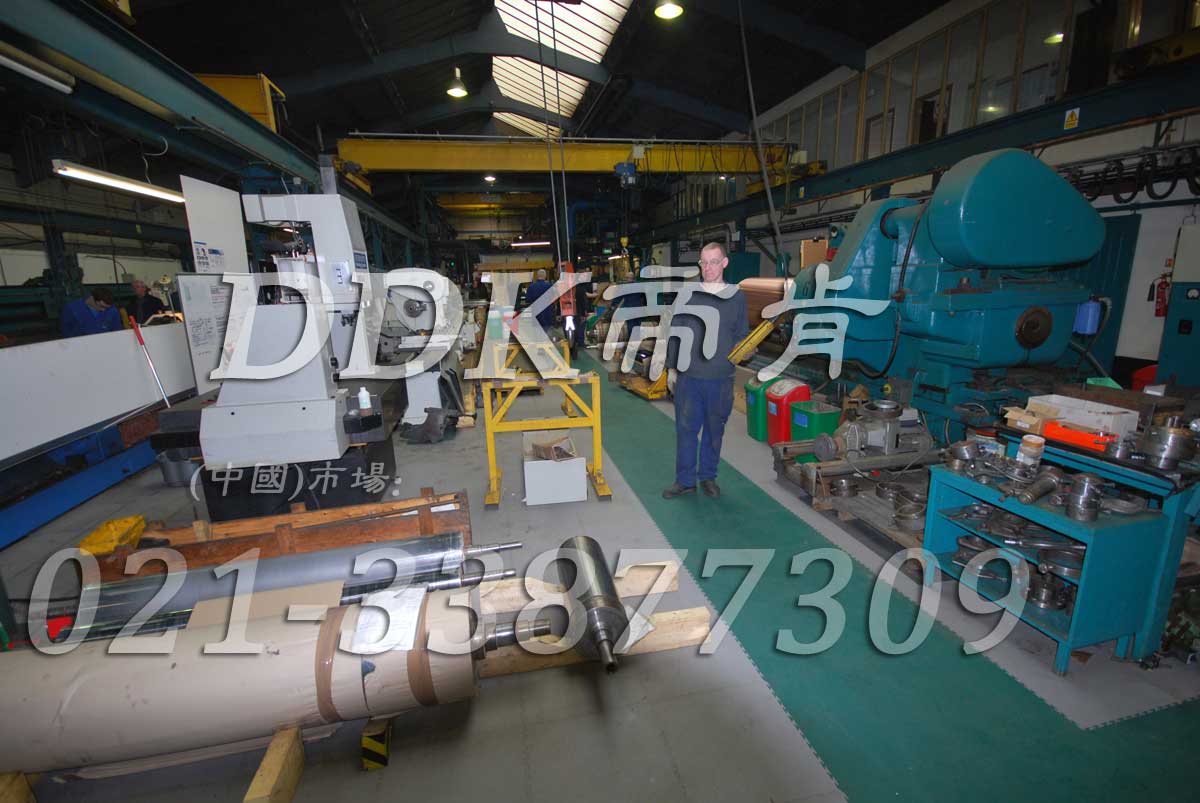 廠房舊地面翻新，舊地面適合哪種地板？要求防塵，耐磨的。