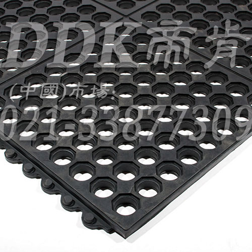 互扣_橡膠材質(zhì)_防止站立疲勞_疏水_防滑地面材料樣板圖片，帝肯(DDK)_4800_MD900X900（Rmaid900X900|樂美達(dá)） 效果圖，減震橡膠墊,多孔橡膠墊,安全橡膠地墊,工廠用橡膠地墊,橡膠地毯,橡膠彈性地墊,橡膠腳墊,橡膠防滑地墊,橡膠防滑墊,漏水橡膠墊,耐油工業(yè)橡膠墊,耐油橡膠地墊,耐油橡膠墊,船用橡膠墊,船用橡膠防滑墊,車間橡膠墊,防滑橡膠地墊,防滑橡膠墊,預(yù)制型橡膠卷材,衛(wèi)生間防水墊,衛(wèi)生間防水地墊,廚房疏水材料,衛(wèi)生間地板隔水墊,室外防滑透水墊,排水地墊,漏水地墊,漏水地膠,泄水型地板磚,疏水墊,疏水性材料,疏水型抗疲勞地墊,疏水地膠,疏水地毯,疏水地席,疏水地墊,疏水磚,疏水防滑地墊,透水地墊,防水地墊,防滑隔水墊,防水防滑墊,防水墊,防水地膠墊,防水地毯,隔水地墊,隔水材料,茶水間防滑地墊,排水防滑墊,多孔防滑地墊,帶孔防滑墊,網(wǎng)孔地墊,戶外網(wǎng)狀橡膠墊,網(wǎng)格地墊,網(wǎng)格防滑墊,網(wǎng)狀防滑墊,網(wǎng)眼防滑