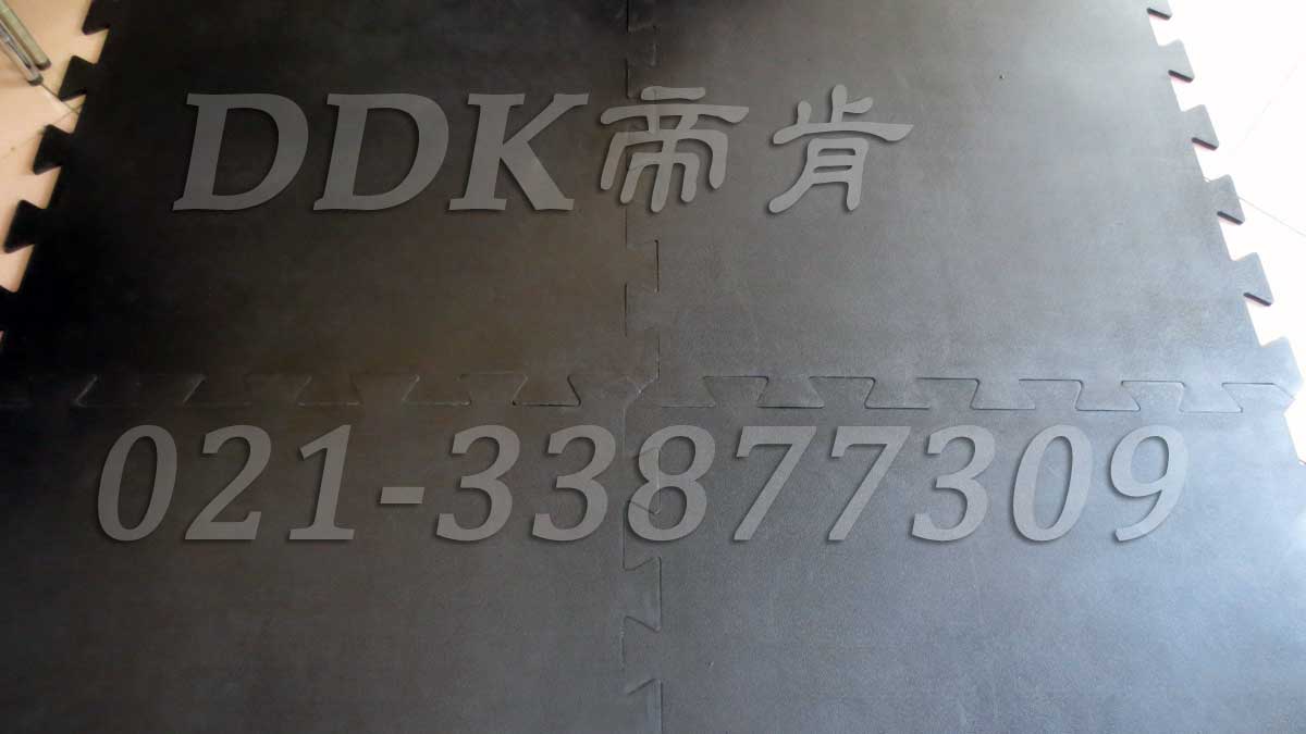 重型抗壓防震工業(yè)地板材料樣板圖片,帝肯(DDK)_4100（Honda|宏達(dá)）效果圖，抗壓地墊,抗壓地板,耐壓地板,耐壓耐磨地毯,耐重壓地墊,耐重壓地板,膠墊,腳墊,工業(yè)地板磚,車間地板磚,維修車間地板,車間地板防護(hù)墊,pvc工業(yè)地板,工業(yè)地板,工業(yè)地墊,工業(yè)地坪,工業(yè)地膠,工業(yè)地磚,工業(yè)地板膠,工廠地墊,工廠地板,工廠地板膠,工廠地毯,工廠腳墊,工業(yè)防滑墊,工廠用橡膠地墊,汽車維修車間用地板,車間地板,車間橡膠地板,車間橡膠墊,車間用地板膠,車間防滑地墊,車間防滑墊,車間防砸地板,軟質(zhì)地板,車間pvc地板,車間地坪,車間地墊,車間塑膠地板,車間地面膠皮,車間地膠墊,車間地毯,安全地膠,安全墊,安全橡膠地墊,安全防滑墊,耐磨地板,耐磨地墊,耐磨地膠,耐磨防滑地板,樹皮紋,蛇皮紋