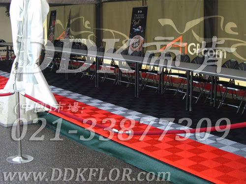 A1世界杯汽車大獎(jiǎng)賽上海站休息招待區(qū)帳篷地面鋪設(shè)用展會(huì)活動(dòng)地板實(shí)景_嚴(yán)謹(jǐn)黑配色熱烈紅創(chuàng)意組合拼裝效果樣板圖片,帝肯(DDK)_8100_600(戶外活動(dòng)用帳篷地面材料)效果圖 A1世界杯汽車大獎(jiǎng)賽上海站休息招待區(qū)帳篷地面鋪設(shè)用展會(huì)活動(dòng)地板實(shí)景_嚴(yán)謹(jǐn)黑配色熱烈紅創(chuàng)意組合拼裝效果樣板圖片,帝肯(DDK)_8100_600(戶外活動(dòng)用帳篷地面材料)效果圖,會(huì)展地板,可拼接展會(huì)塑膠地板,展會(huì)地膠,展銷會(huì)專用地板,展會(huì)地板,活動(dòng)地板,pvc活動(dòng)地板,移動(dòng)篷房用地板,帳篷地墊,帳篷地毯,帳篷地膠