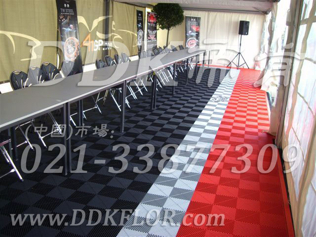 國際展站賽入場接待區(qū)室外帳篷地面材料實(shí)景_黑灰紅組合防滑戶外地板效果樣板圖片,帝肯(DDK)_8100_600(戶外活動(dòng)用帳篷地面材料)效果圖 國際展站賽入場接待區(qū)室外帳篷地面材料實(shí)景_黑灰紅組合防滑戶外地板效果樣板圖片,帝肯(DDK)_8100_600(戶外活動(dòng)用帳篷地面材料)效果圖,會(huì)展地板,可拼接展會(huì)塑膠地板,展會(huì)地膠,展銷會(huì)專用地板,展會(huì)地板,活動(dòng)地板,pvc活動(dòng)地板,移動(dòng)篷房用地板,帳篷地墊,帳篷地毯,帳篷地膠