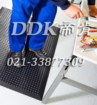 電子組裝車間地面防滑用工人站立防疲勞安全地墊圖例_多密度止滑點(diǎn)表面的安全地墊樣板圖片,帝肯(DDK)_FX510（Ergo|無(wú)限）效果圖，工業(yè)抗疲勞地墊,工業(yè)抗疲勞防滑墊,抗疲勞墊,抗疲勞腳墊,經(jīng)濟(jì)型抗疲勞地墊,防疲勞地墊,防疲勞腳墊,防疲勞墊,防疲勞地膠