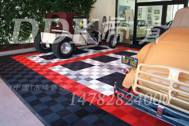 大門進(jìn)門地面鋪什么好？抗壓防滑型組合型門墊_黑紅白拼接效果樣板圖片，帝肯(DDK)_8100_900（大門入口防滑墊）效果圖，刮泥門墊,塑料門墊,大門腳墊,模塊拼接式門墊,腳墊門墊,進(jìn)門地墊,進(jìn)門腳墊,門前地墊,門前墊,門廳地墊,門口地墊,門廳腳墊,門口防滑地墊,門口防滑地膠,門口防滑墊,門口腳墊,門口腳踏墊,防滑門墊