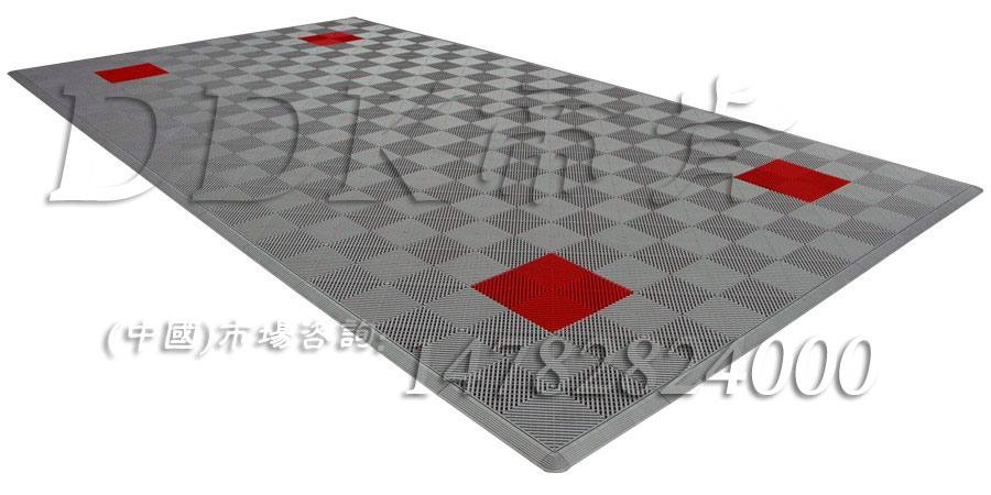 【大廈入口門(mén)格柵系統(tǒng)】灰色加紅色效果樣板圖片，帝肯(DDK)_8100_900（大門(mén)入口防滑墊）效果圖，門(mén)口地墊,門(mén)口地毯,門(mén)口地面除塵刷,門(mén)口腳墊,門(mén)口腳踏墊,門(mén)口除塵地墊,門(mén)口防滑墊,門(mén)口防滑地膠,門(mén)口防滑地墊,門(mén)口防塵墊,門(mén)口防塵地毯,門(mén)口防塵地墊,進(jìn)門(mén)地墊,進(jìn)門(mén)腳墊,自動(dòng)門(mén)地墊,腳墊門(mén)墊,門(mén)廳地墊,門(mén)廳地毯,門(mén)廳腳墊,門(mén)廳除塵地墊,防滑門(mén)墊,除塵門(mén)墊,除雪門(mén)墊,廣告門(mén)墊,模塊拼接式門(mén)墊,橡膠門(mén)墊,嵌入式門(mén)墊,塑膠門(mén)墊,大門(mén)腳墊,刮泥門(mén)墊,三合一門(mén)墊,logo門(mén)墊,三合一門(mén)口毯,塑料門(mén)墊,入口防塵地墊,入口防水地墊,入口防滑墊,出入口地墊