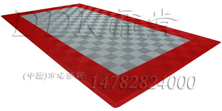 進(jìn)門(mén)地墊什么材料的好？紅邊加灰色主模效果樣板圖片，帝肯(DDK)_8100_900（大門(mén)入口防滑墊）效果圖，門(mén)口地墊,門(mén)口地毯,門(mén)口地面除塵刷,門(mén)口腳墊,門(mén)口腳踏墊,門(mén)口除塵地墊,門(mén)口防滑墊,門(mén)口防滑地膠,門(mén)口防滑地墊,門(mén)口防塵墊,門(mén)口防塵地毯,門(mén)口防塵地墊,進(jìn)門(mén)地墊,進(jìn)門(mén)腳墊,自動(dòng)門(mén)地墊,腳墊門(mén)墊,門(mén)廳地墊,門(mén)廳地毯,門(mén)廳腳墊,門(mén)廳除塵地墊,防滑門(mén)墊,除塵門(mén)墊,除雪門(mén)墊,廣告門(mén)墊,模塊拼接式門(mén)墊,橡膠門(mén)墊,嵌入式門(mén)墊,塑膠門(mén)墊,大門(mén)腳墊,刮泥門(mén)墊,三合一門(mén)墊,logo門(mén)墊,三合一門(mén)口毯,塑料門(mén)墊,入口防塵地墊,入口防水地墊,入口防滑墊,出入口地墊