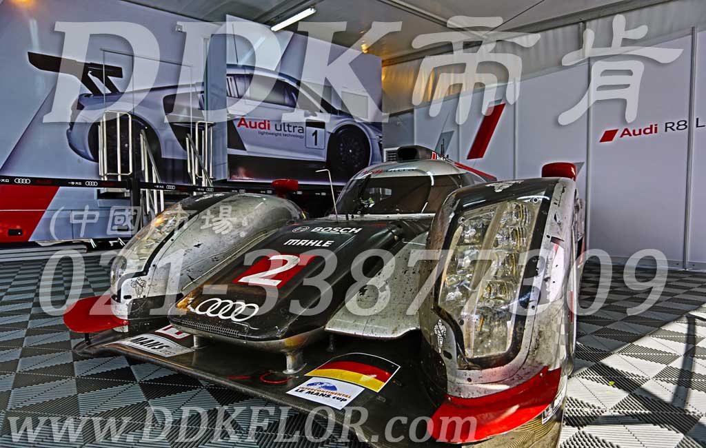 奧迪汽車車隊賽車維護房地面鋪設(shè)材料樣板圖片,帝肯(DDK)_8100_6008（賽車P房帳篷地板）效果圖，帳篷地膠