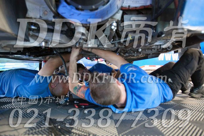 18灰色定制款維修間地面耐油防滑拼裝地板樣板圖片,帝肯(DDK)_8100_6008（賽車P房帳篷地板）效果圖，帳篷地膠