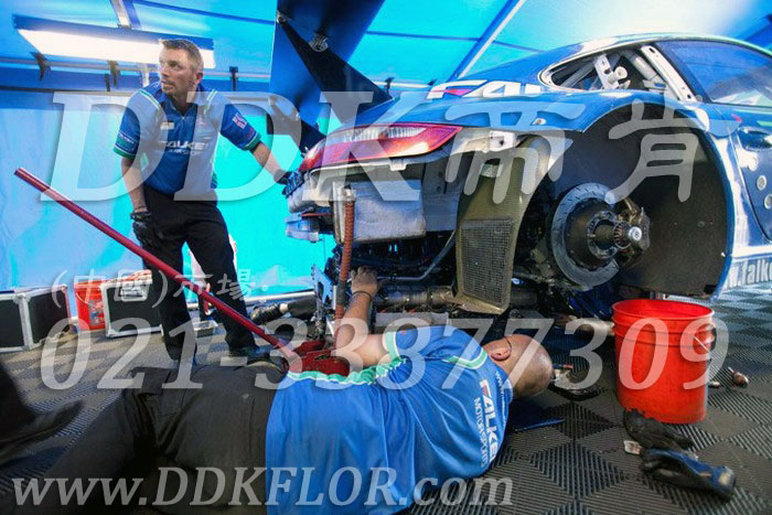 16快拼式灰色耐油防滑維修間地板樣板圖片,帝肯(DDK)_8100_6008（賽車P房帳篷地板）效果圖，帳篷地膠