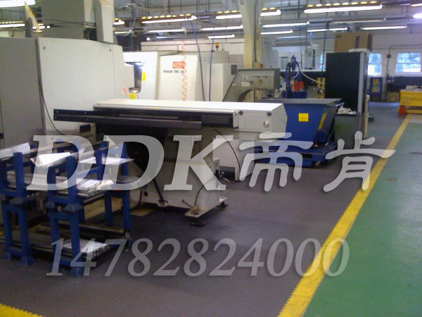 518��ɫ�ܻ����I(y��)��ƺ,