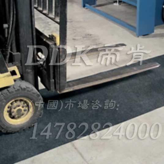 防塵吸灰通道地毯 車輪吸塵防臟 經(jīng)濟型防污染地面保護墊，叉車地墊,叉車地板,叉車地膠墊,刮泥除塵地墊,入口防塵地墊,吸水吸塵地墊,吸塵地毯,三合一除塵墊,防塵地墊,防塵墊,門口除塵地墊,門口防塵地毯,門口防塵地墊,門口防塵墊,防塵防污地墊,防塵防滑地墊,門口地面除塵刷,防滑除塵地墊,除塵地毯,除塵墊,除塵腳墊,吸水地墊,吸水地毯,吸濕墊,工業(yè)吸油地墊
