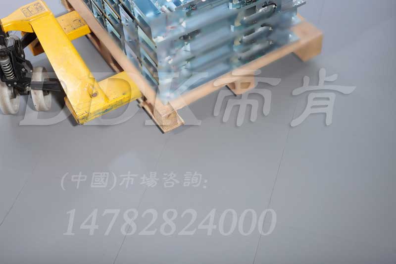 5mm-10mm耐碾壓防磨地膠板定制 銀行金庫地板膠灰色款 環(huán)保阻燃靜音防震抗砸，抗砸地膠,抗震地墊,抗壓地墊,抗壓地板,承重地膠墊,承重地磚,庫房地磚,庫房地膠墊,庫房地板,耐重壓地墊,耐重壓地板,重型地板,重型防滑耐油墊,耐磨抗壓防滑膠墊,耐壓地板,耐壓地磚,耐壓地膠,通道地毯,通道防滑墊,車間防砸地板,耐磨地墊,耐磨地膠,耐磨膠墊,耐磨材料,耐磨膠板,防砸膠墊,防火地墊,防火地毯,阻燃地墊,阻燃地板,阻燃防滑墊,阻燃地毯,橡膠地板,安全橡膠地墊,pvc橡膠地板,pvc地膠,pvc地板膠,pvc塑膠地板,地面保護墊,地面保護地毯,地膠,地板膠,塑料地磚,塑料地板,靜音地墊,靜音地毯
